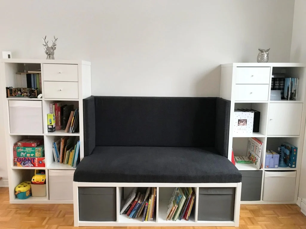 A display library and reading bench combined