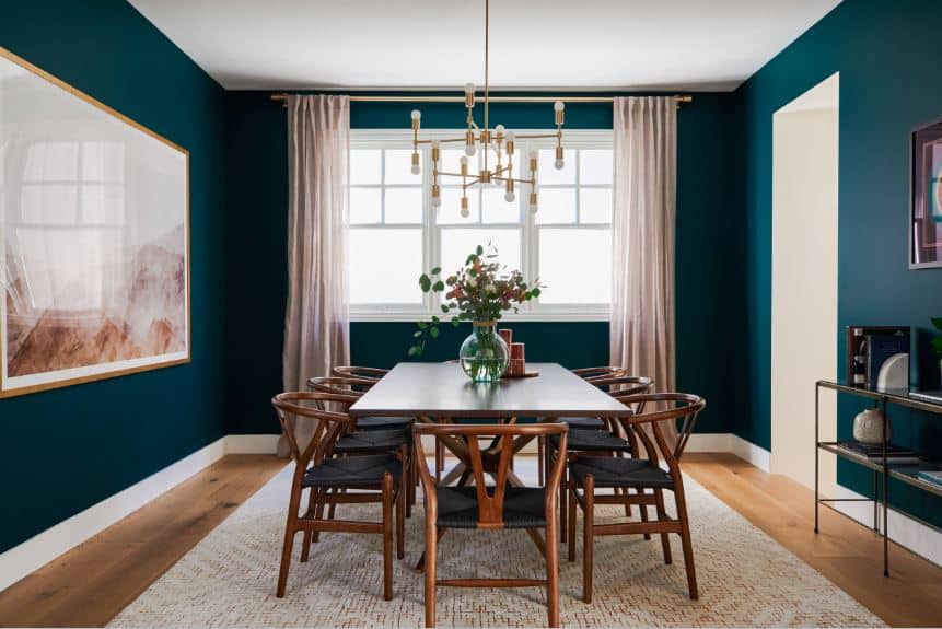 Creating the Perfect Urban Dining with a Teal Backdrop