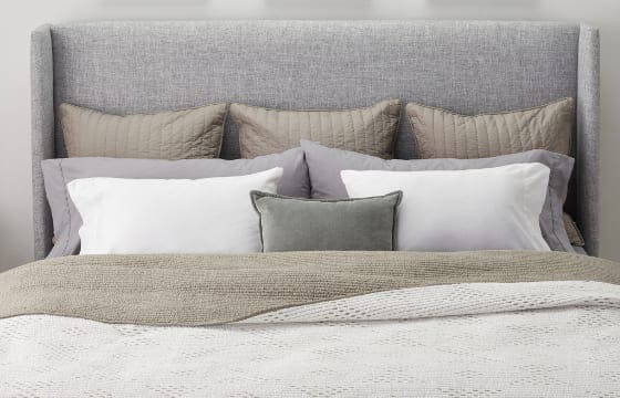 Simple king bed pillow arrangement ideas
