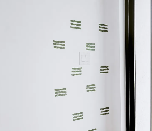 Kitchen Sponge Accent Wall Idea