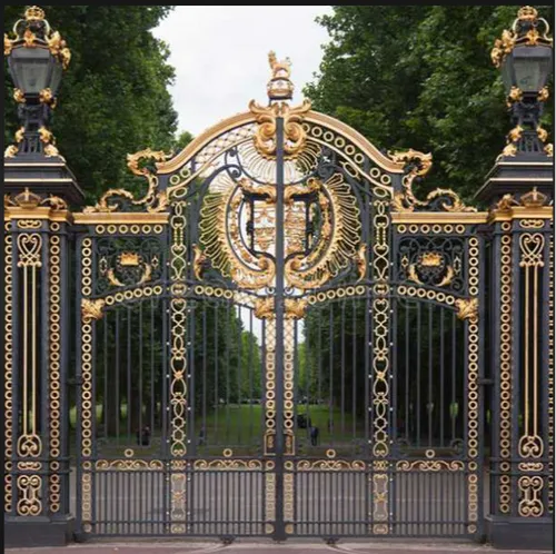 Vintage Style Iron Gate .PNG