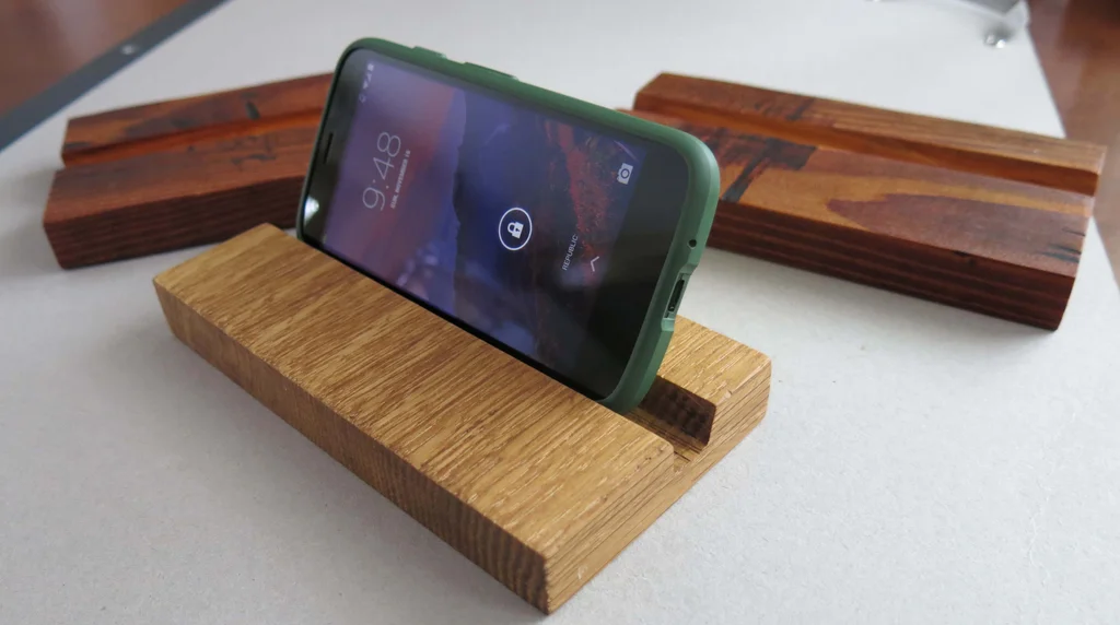 Wooden Phone Holder.jpg